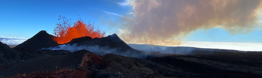 Pohled na puklinu 3 na severovýchodní trhlinové zóně Mauna Loa, která vybuchla během rána 1. prosince 2022. USGS